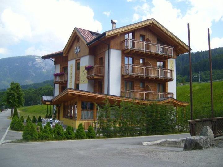 Residence Garni Il Giglio Commezzadura Kültér fotó
