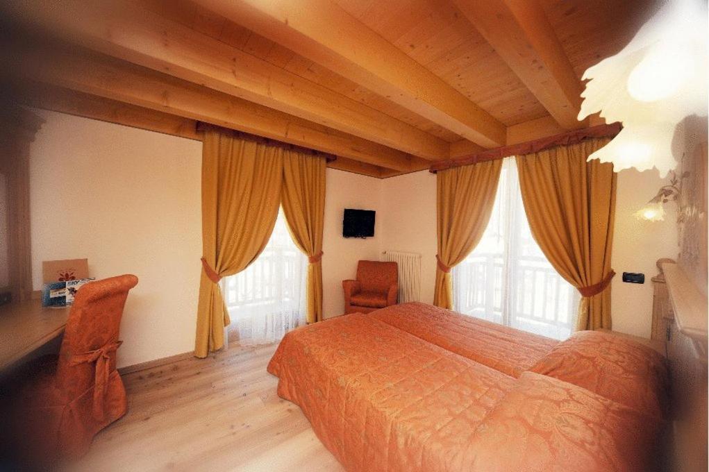 Residence Garni Il Giglio Commezzadura Szoba fotó