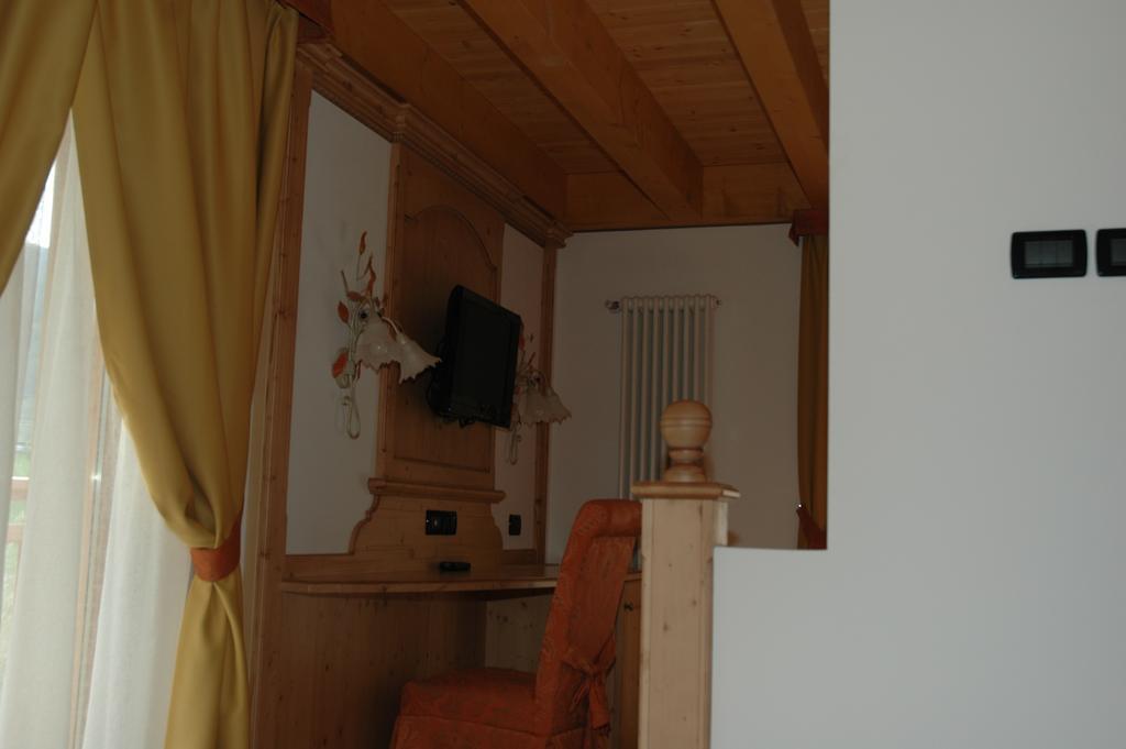 Residence Garni Il Giglio Commezzadura Szoba fotó