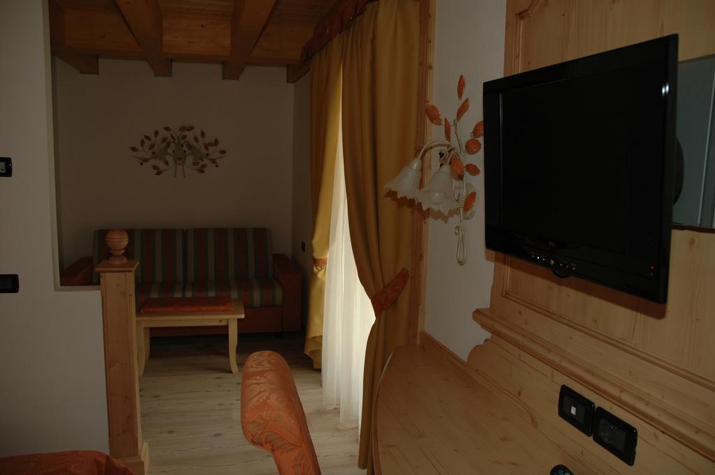 Residence Garni Il Giglio Commezzadura Szoba fotó