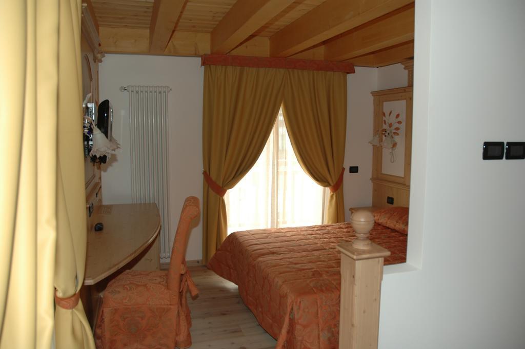 Residence Garni Il Giglio Commezzadura Kültér fotó