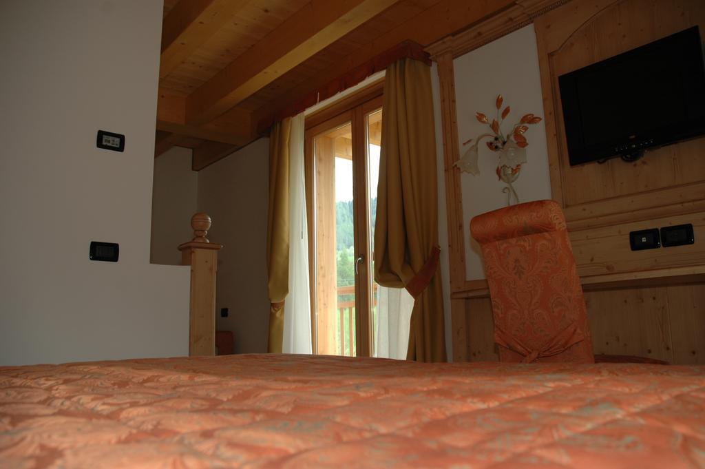 Residence Garni Il Giglio Commezzadura Kültér fotó